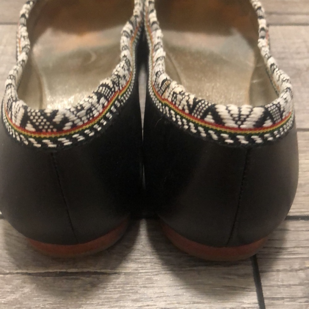 Belle By Sigerson Morrison Leather Flat Ballet Shoes With Bow And Tribal Design View 3